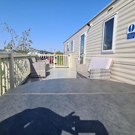 Luxury 2019 8 Berth Caravan With Hot Tub @ Tattershall Lakes Exterior foto