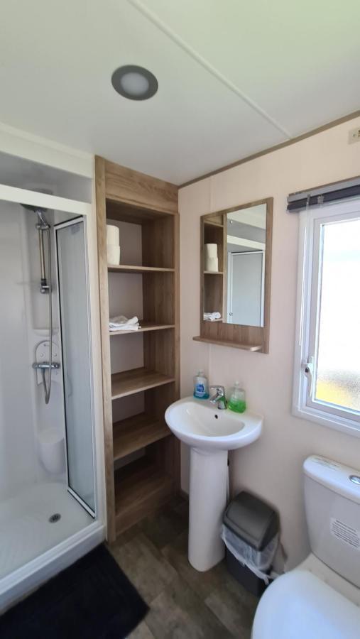 Luxury 2019 8 Berth Caravan With Hot Tub @ Tattershall Lakes Exterior foto